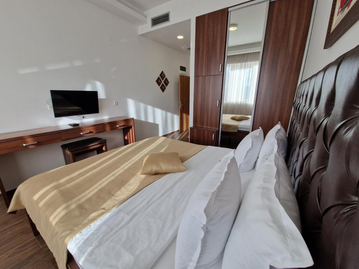 Motel Celebic Mitrovici  Eksteriør bilde
